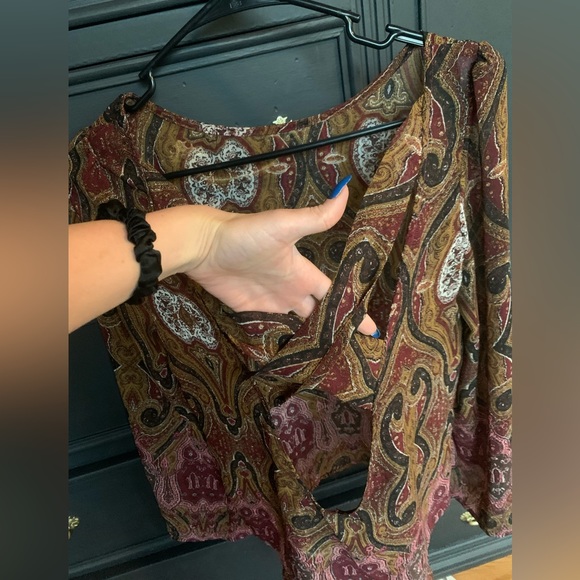 Open-back Shirt - Picture 3 of 3